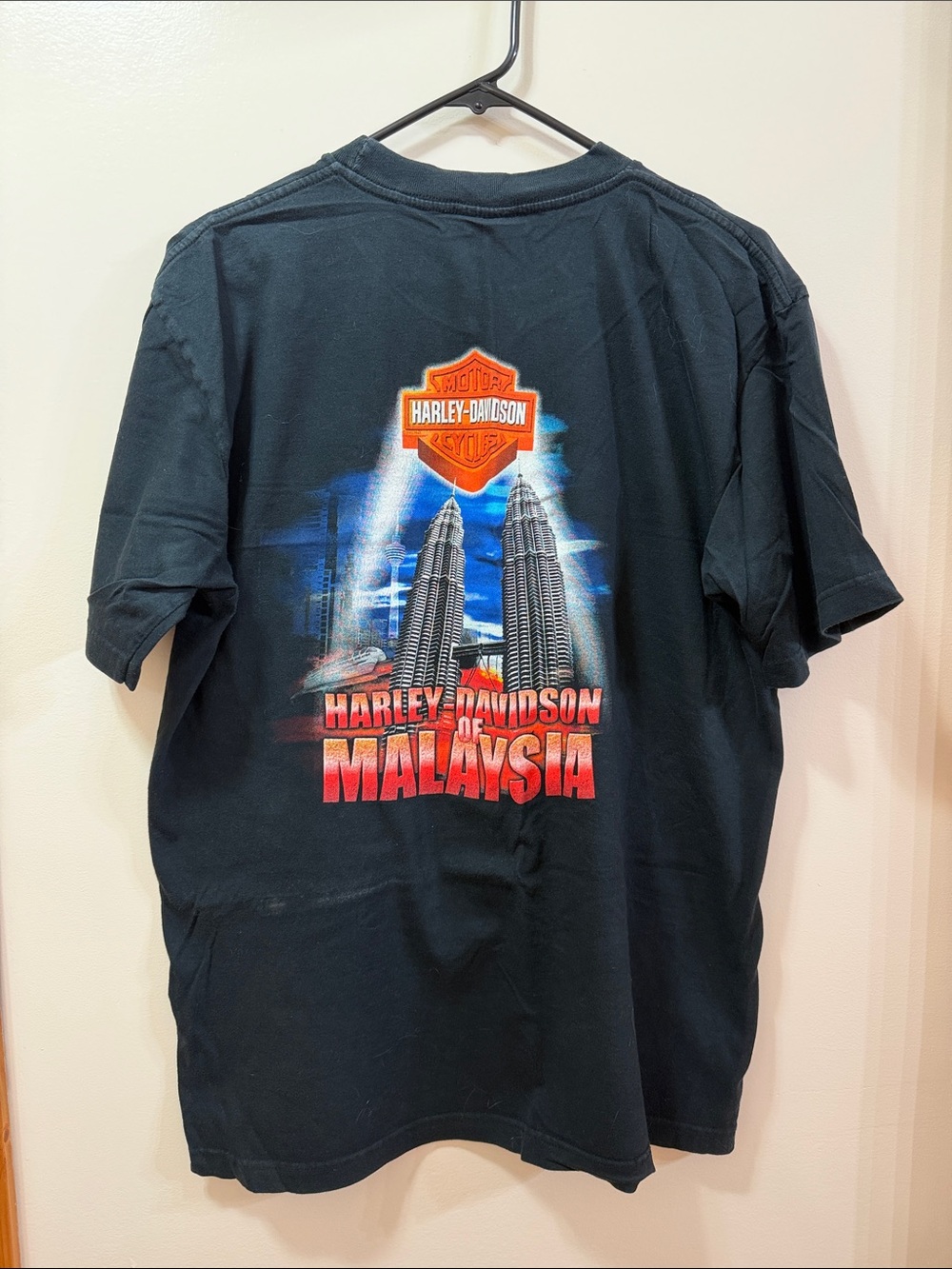 Harley-Davidson Black Tee with Red & Blue Malaysia Graphic Size Large NWOT